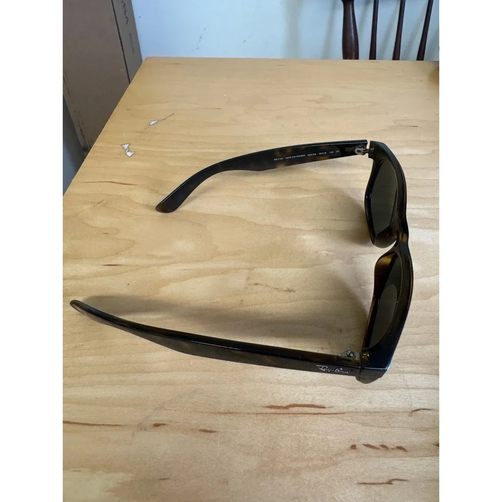 Ray-Ban New Wayfarer RB2132 902/58 Tortoise Polarized Sunglasses 55mm Case